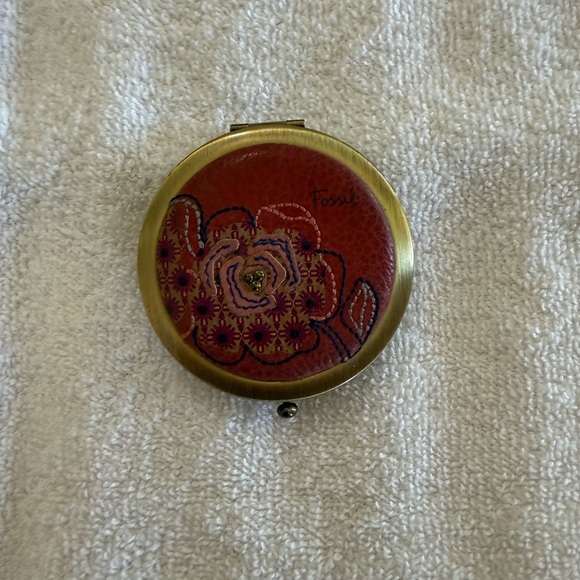 Fossil Red and Gold Floral Compact - Picture 1 of 3